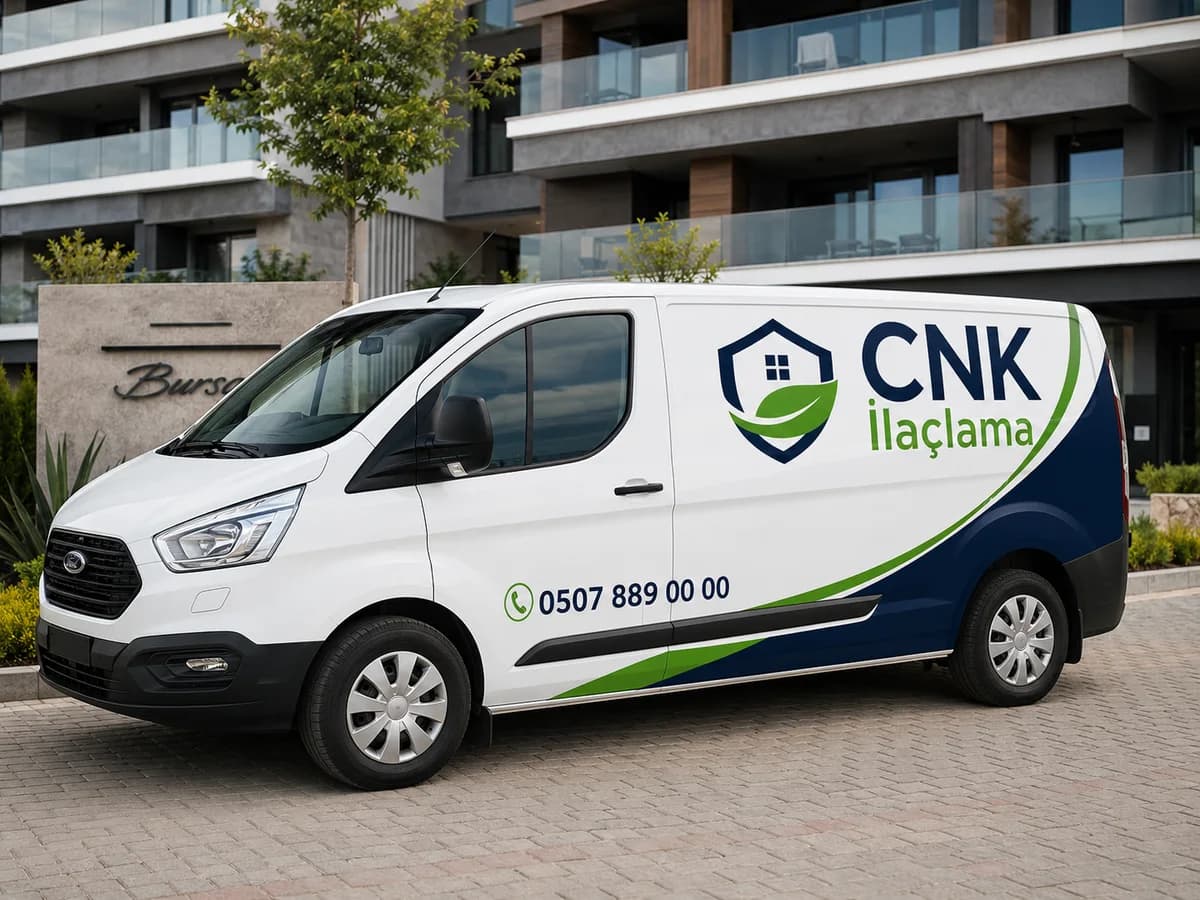CNK İlaçlama hizmet aracının konut önünde kurumsal görünümü